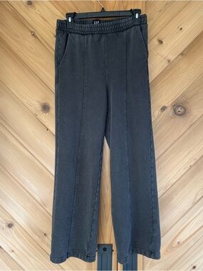 GAP Women’s Black Wide-Leg trouser sweat pants